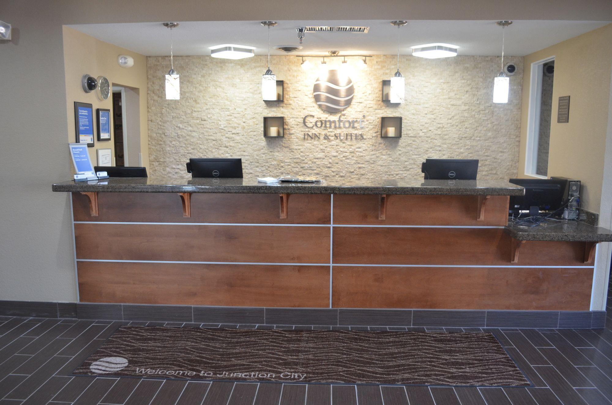 Comfort Inn & Suites Junction City - Near Fort Riley Eksteriør billede