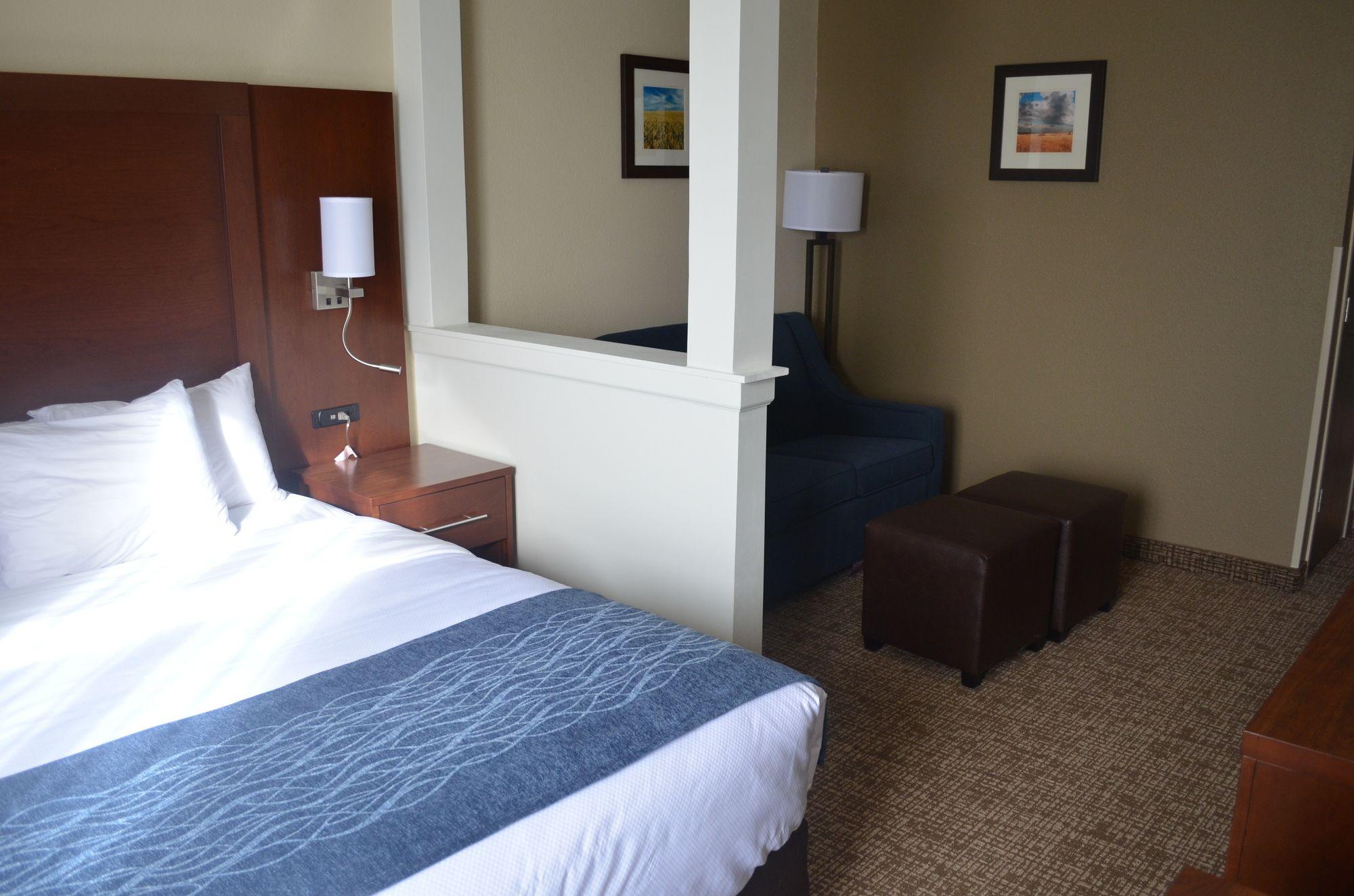 Comfort Inn & Suites Junction City - Near Fort Riley Eksteriør billede