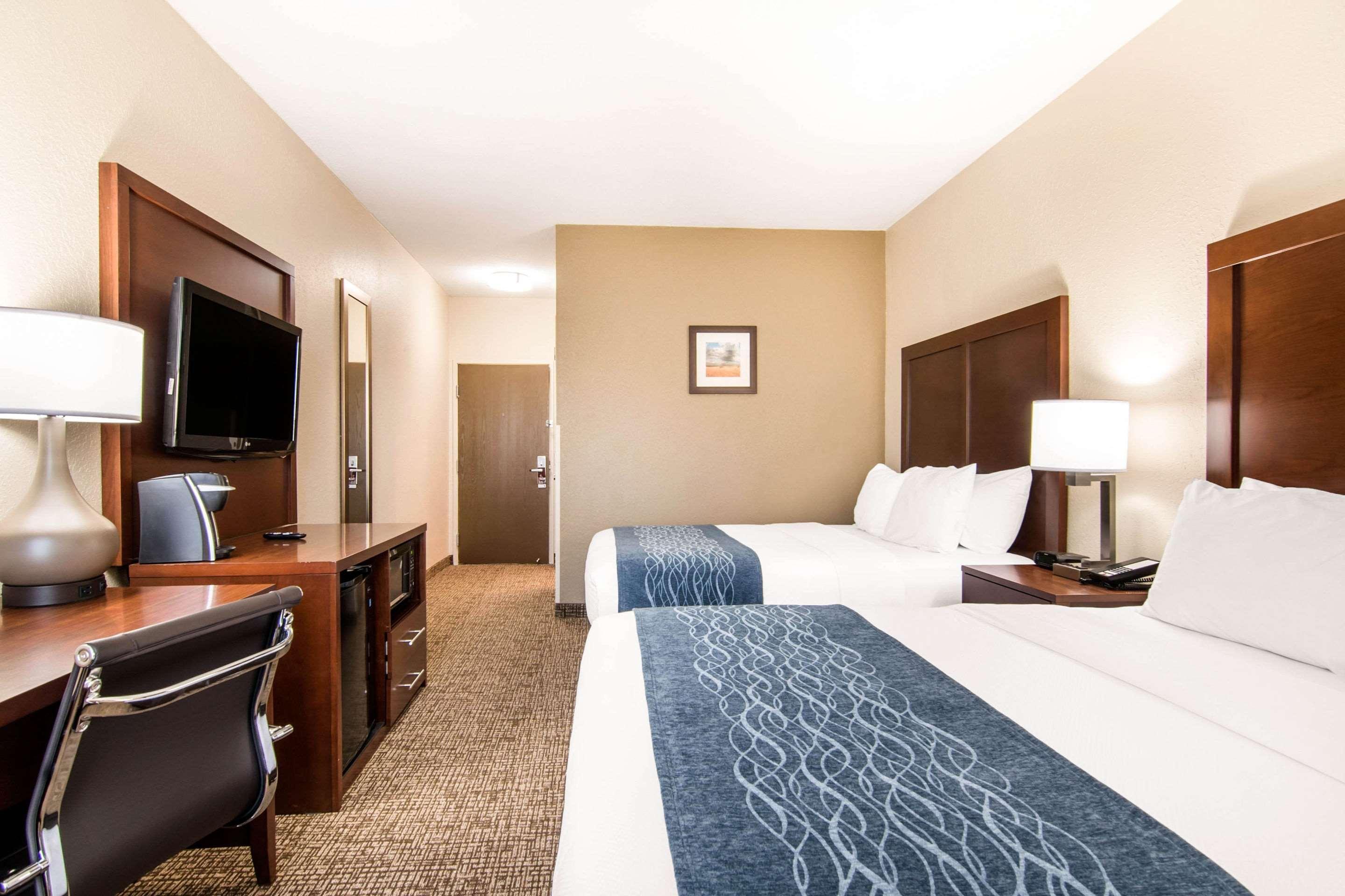 Comfort Inn & Suites Junction City - Near Fort Riley Eksteriør billede