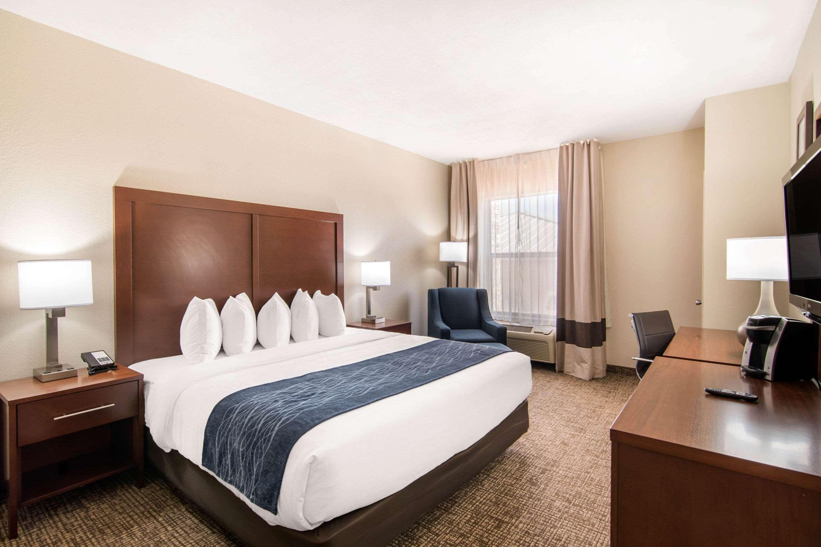 Comfort Inn & Suites Junction City - Near Fort Riley Eksteriør billede