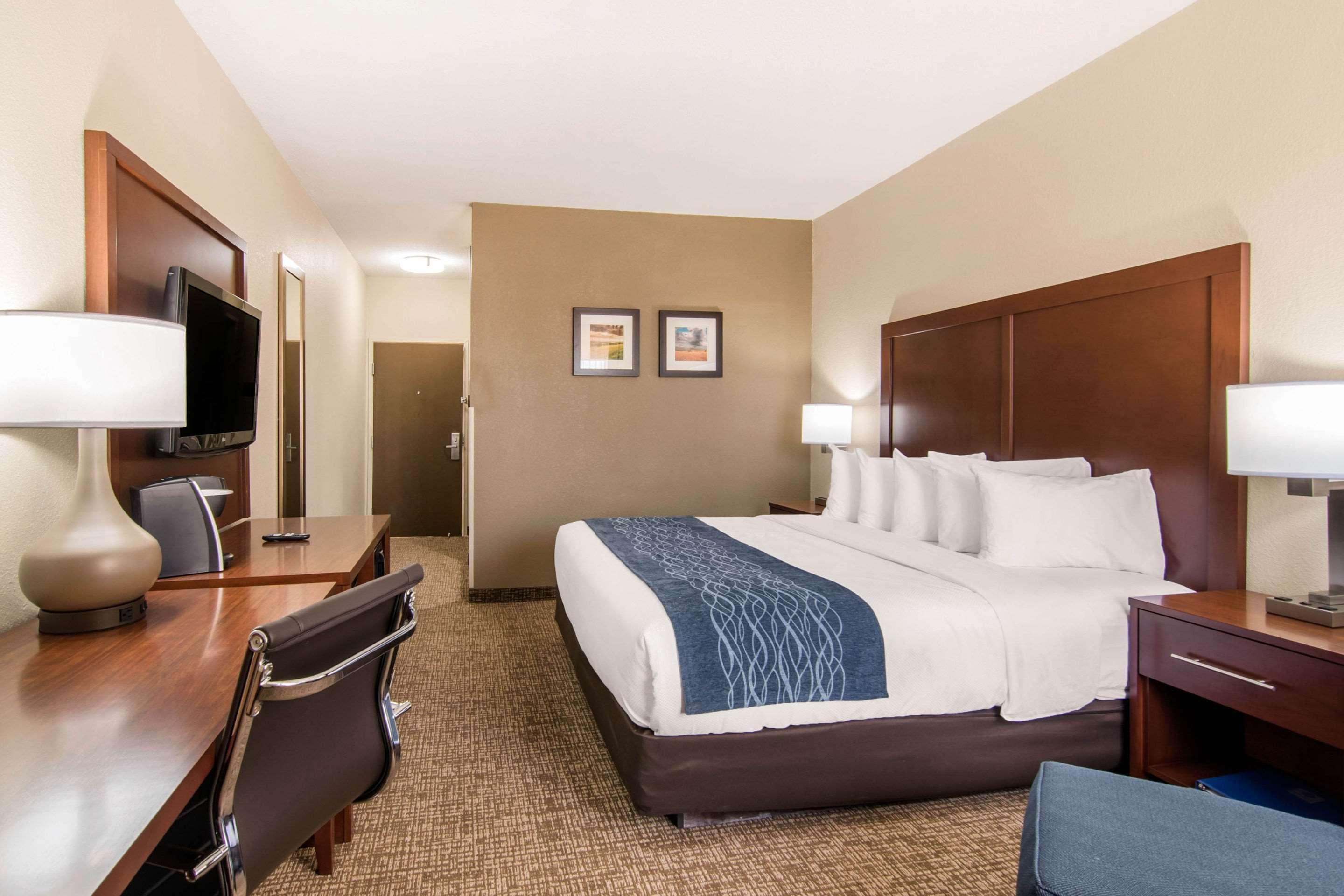 Comfort Inn & Suites Junction City - Near Fort Riley Eksteriør billede