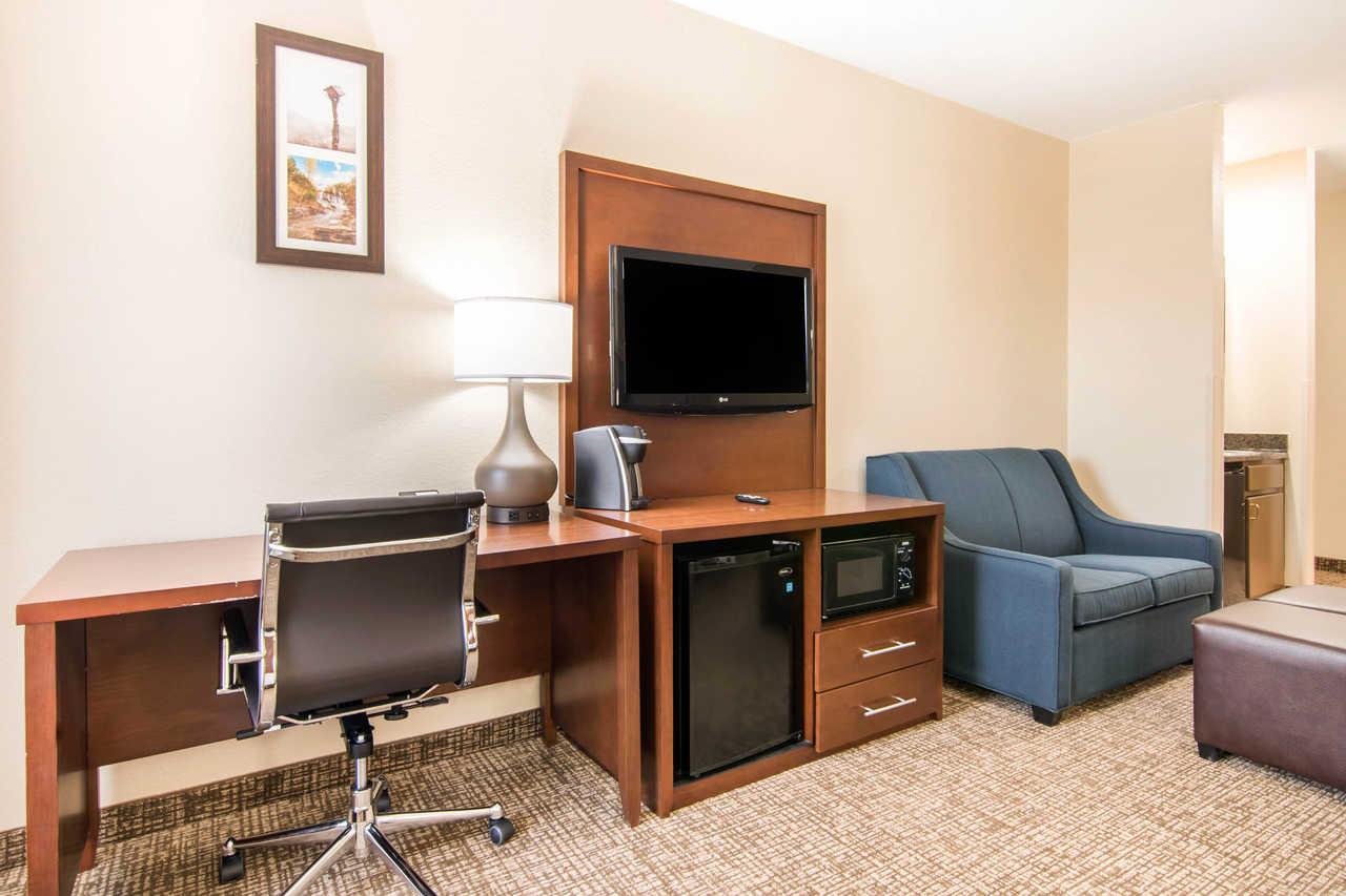 Comfort Inn & Suites Junction City - Near Fort Riley Eksteriør billede