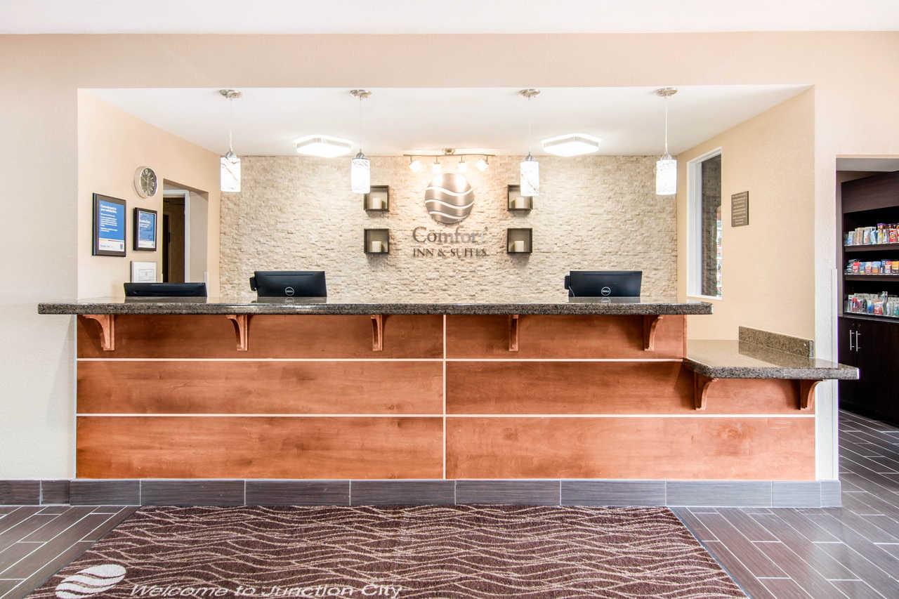 Comfort Inn & Suites Junction City - Near Fort Riley Eksteriør billede