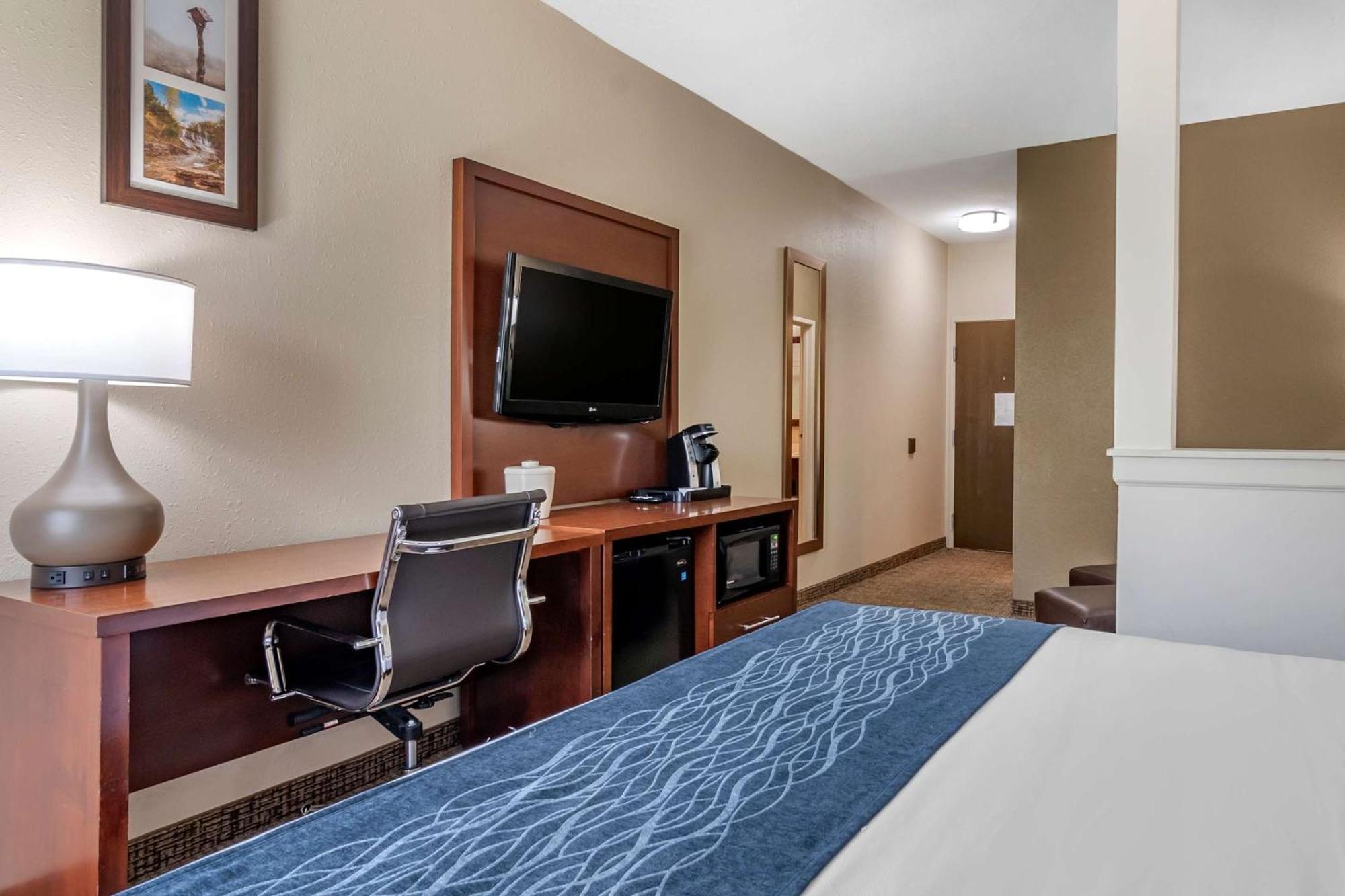 Comfort Inn & Suites Junction City - Near Fort Riley Eksteriør billede