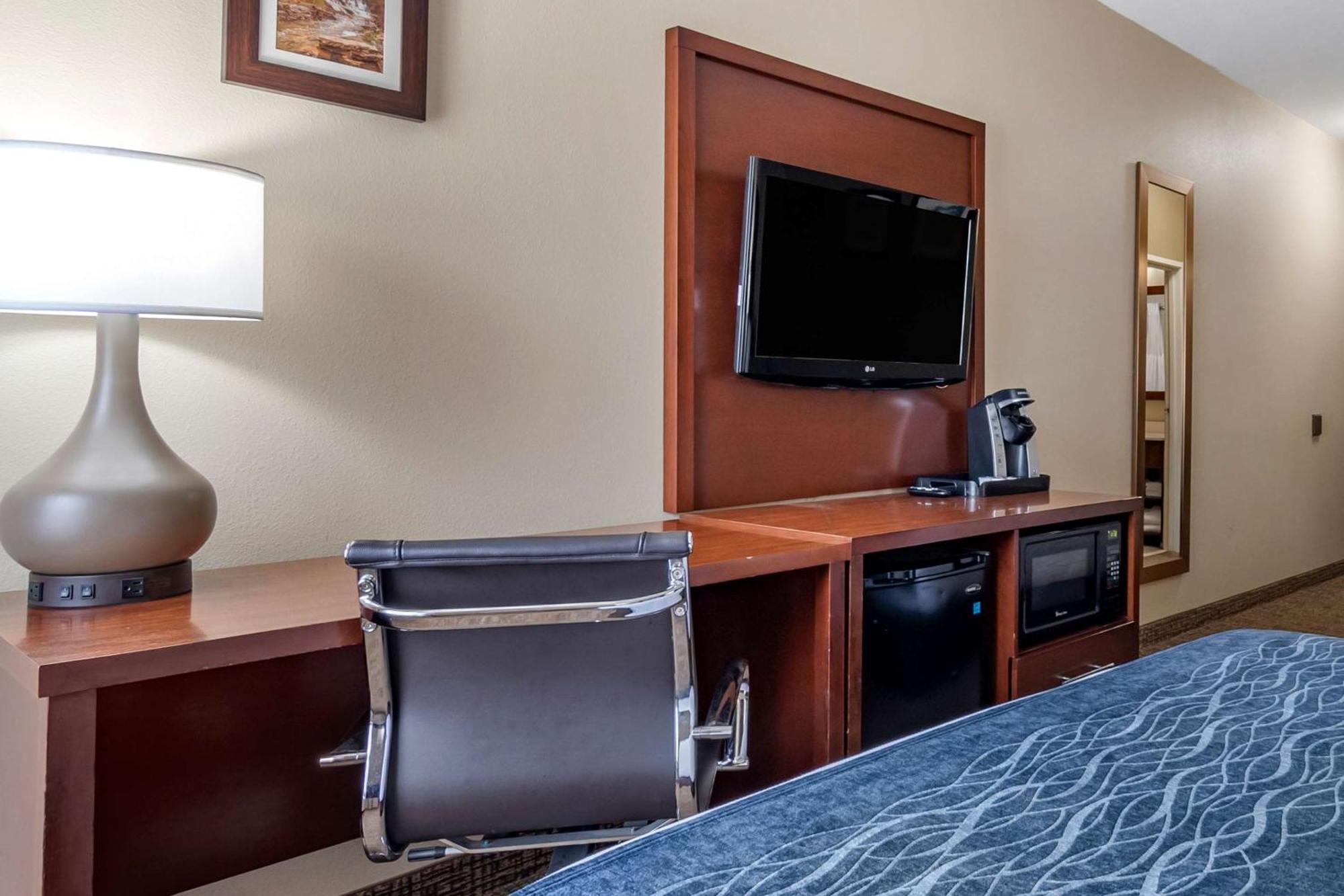 Comfort Inn & Suites Junction City - Near Fort Riley Eksteriør billede